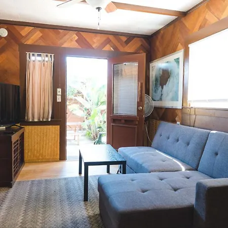 Bungalow 1 Block Walk To The Beach Villa